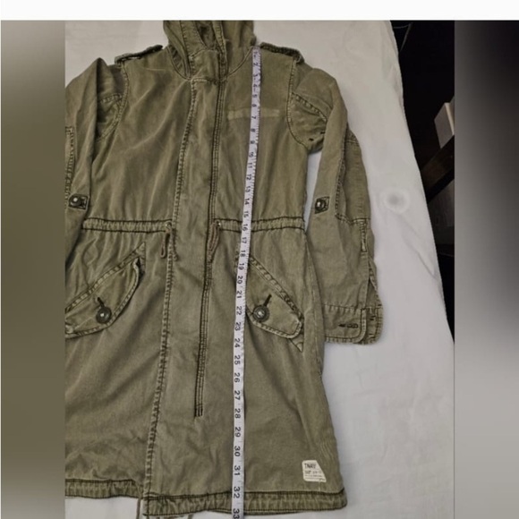 Aritzia TNA Utility/ Military Style Jacket. Green.
SIZE M - Picture 13 of 16
